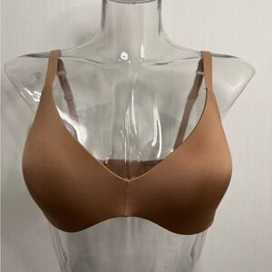 SKIMS Wireless Form Push-Up Plunge Bra. 38C. Nearly new. No flaws noted.